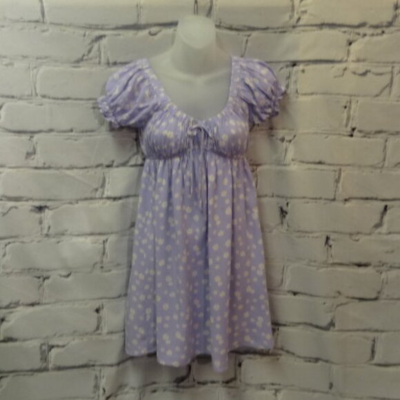 RSQ Dresses & Skirts - RSQ Light Purple w/Daises Short Sleeve Sun Dress